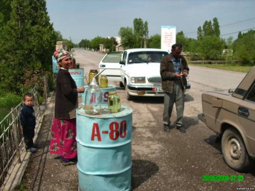 Сулюкта.Заправка в районе Исфаны